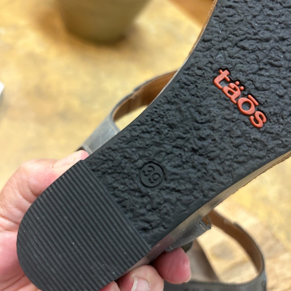 Taos Footwear Gray Leather T-Strap Sandals - Picture 11 of 12